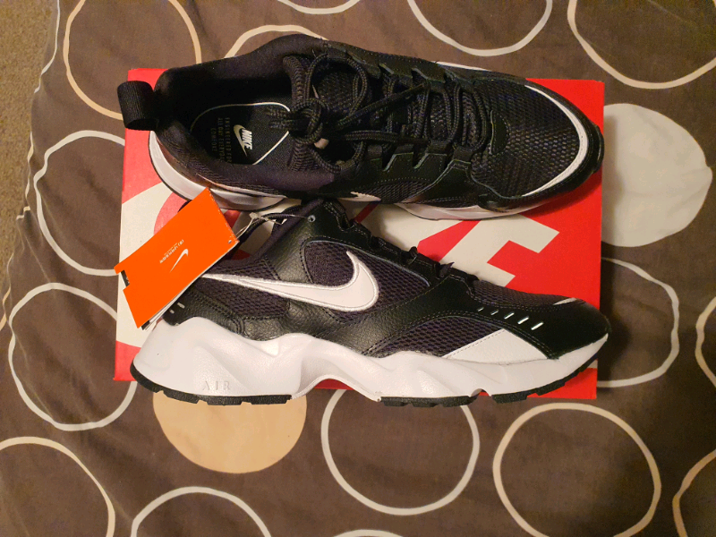 nike trainers size 10 mens